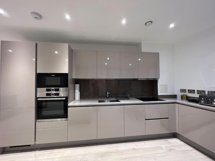 2 Bed Penthouse Style Apartment Λονδίνο Εξωτερικό φωτογραφία